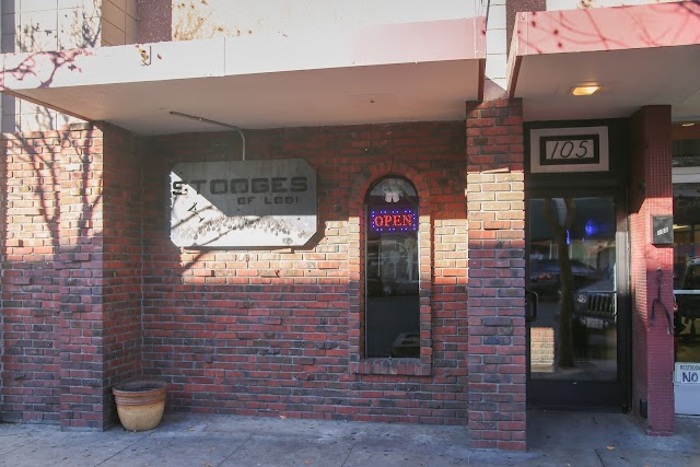 Stooges Bar & Lounge