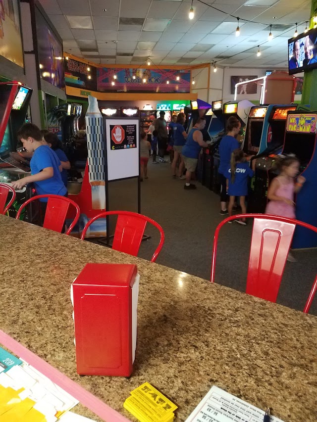 Old School Pinball and Arcade