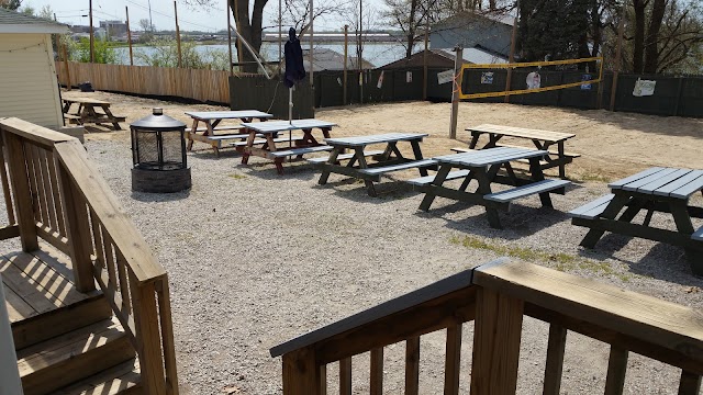 JJ'S Side Out Bar & Grill