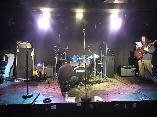 Bar 13