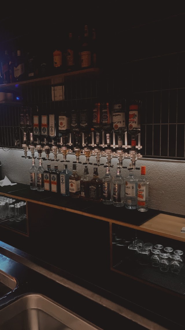 Black Pub