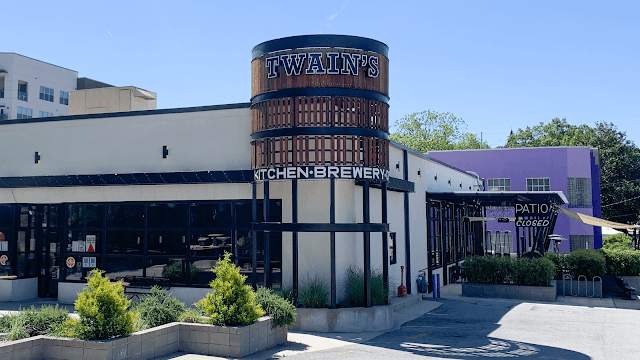 Twain's Brewpub & Billiards