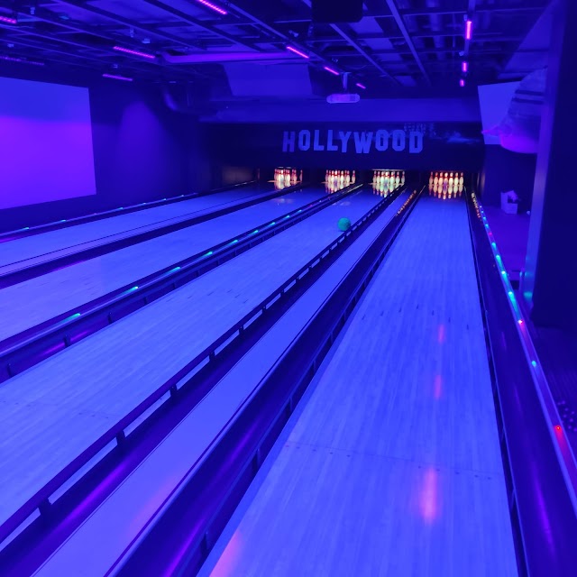 Hollywood Bowling & Billiards