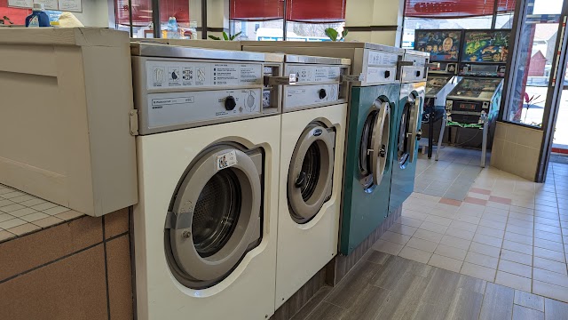 Wash-O-Mat on Water
