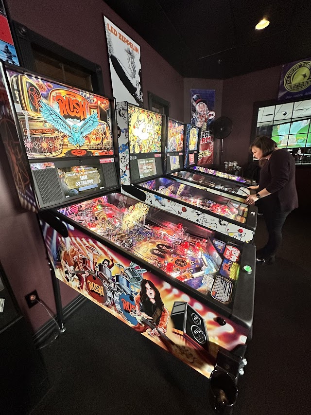 Flippers Pinball Parlor @ Maxamillians Billiards