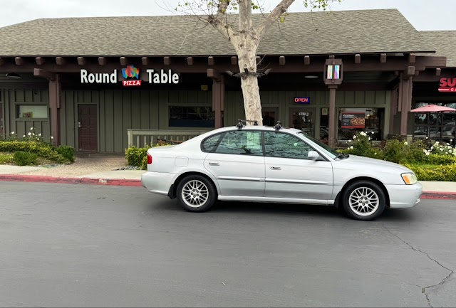 Round Table Pizza (University City Marketplace)