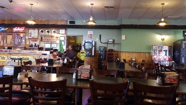 Me-n-Ed's Pizza Parlor