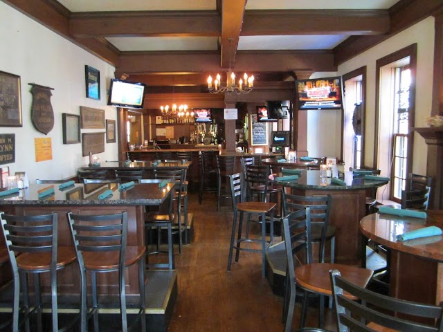 Revere's Wells Street Tavern