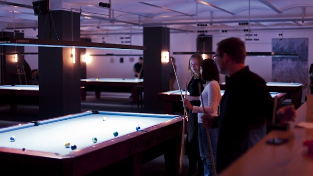 Bata Bar & Billiards