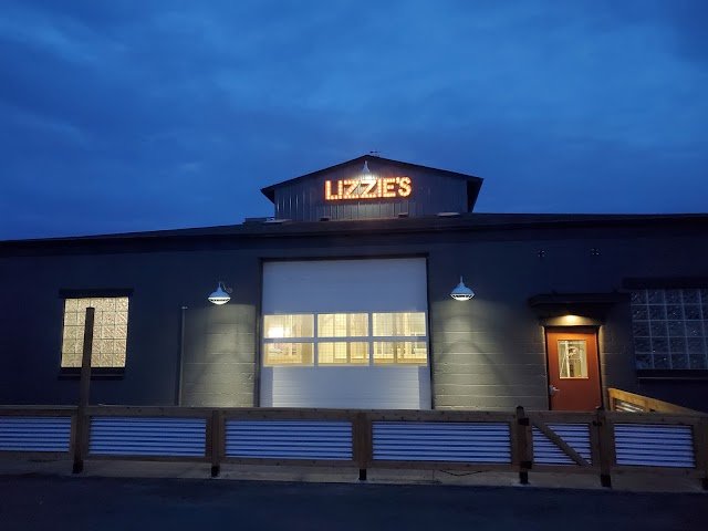 Lizzie's Axe Throwing - Brighton