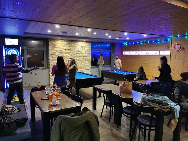Le Den's Bar