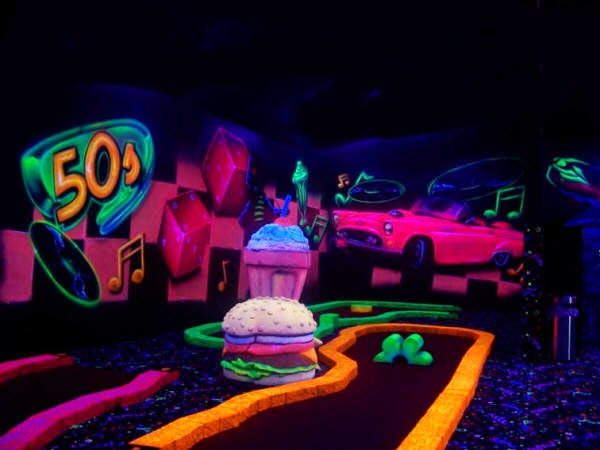Putz n Glo Indoor Black Light Miniature Golf
