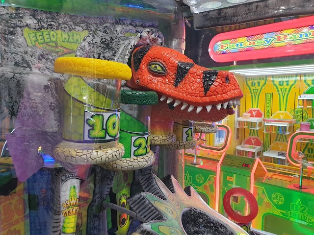 Play Game Arcade קניון מול זכרון