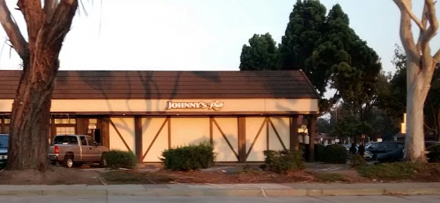 Johnny's Pub
