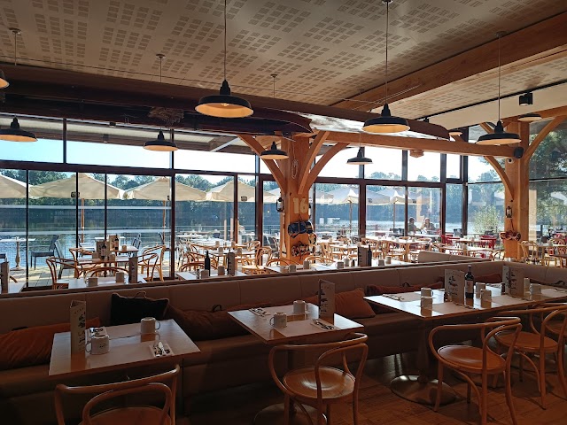 Le Lake Restaurant Bar