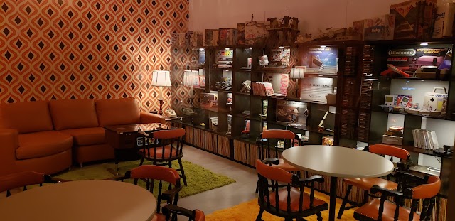 Flippins Bar/Arcade