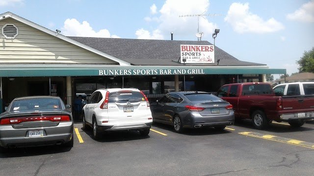 Hinders Sports Bar & Grill