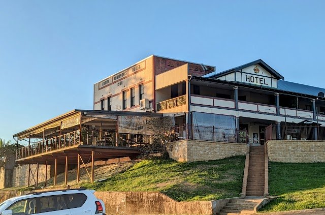 Crown Hotel Motel