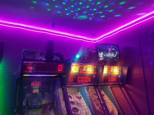 Retro City Arcade and Pizza