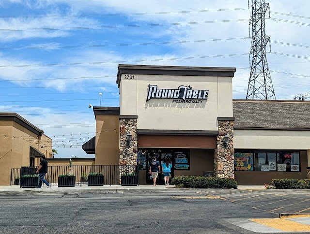 Round Table Pizza (Rosedale Village)