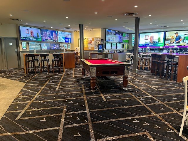 Bligh Park Hotel