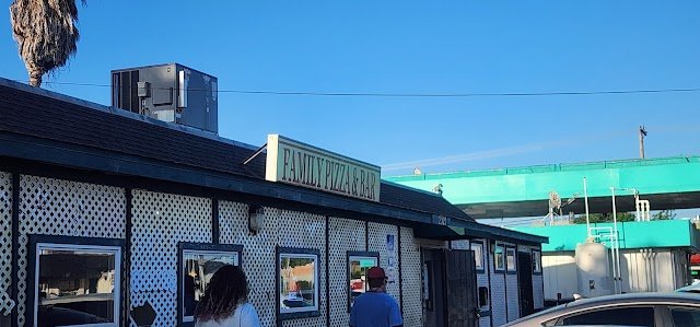 Family Pizza & Cocktail Lounge
