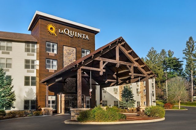 La Quinta Inn & Suites by Wyndham