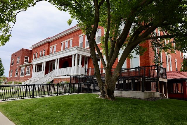 Historic Red Rooster Inn
