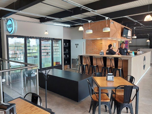 Cervecería Punto Medio Tasting Room