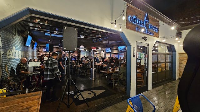 Edna Vees Public House