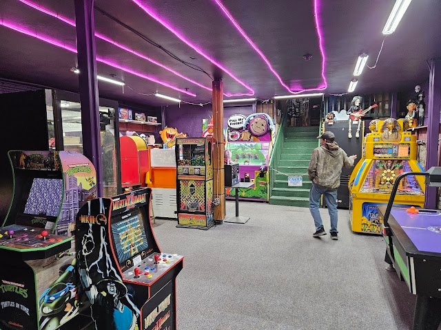 Squatch Bros Retro Arcade