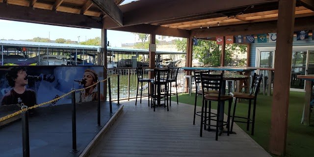 Rockin 'S Bar & Grill