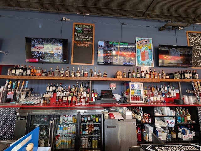 Hometowne Pizza Minneapolis Bar and Arcade