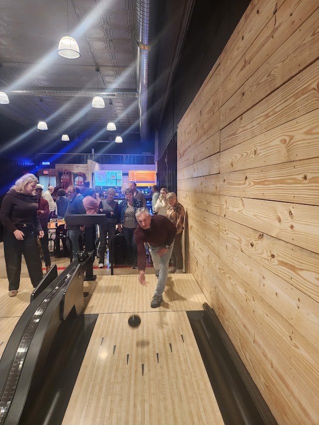 Axe Quacks Bellefontaine: Axe Throwing and Duckpin Bowling