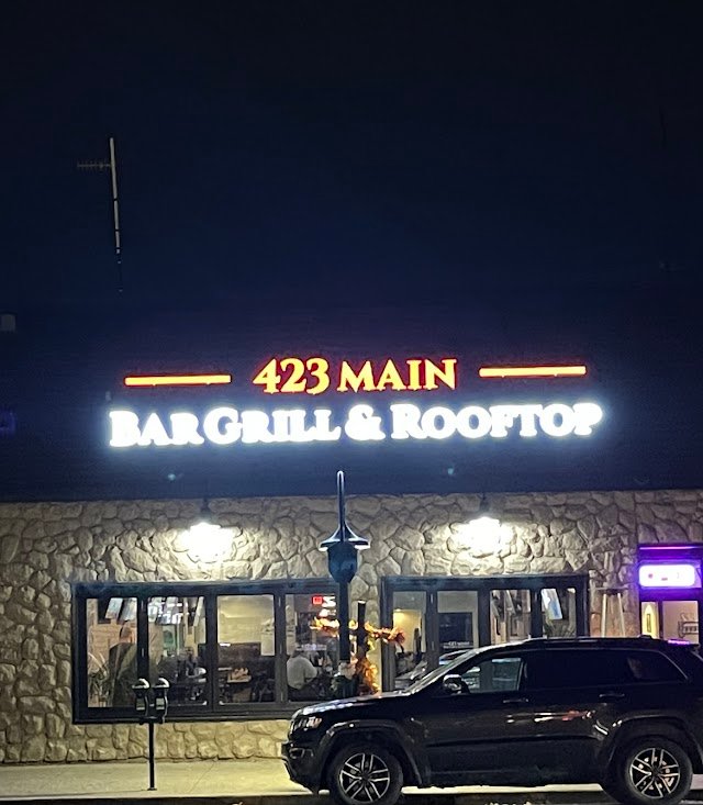423 Main Bar Grill & Rooftop