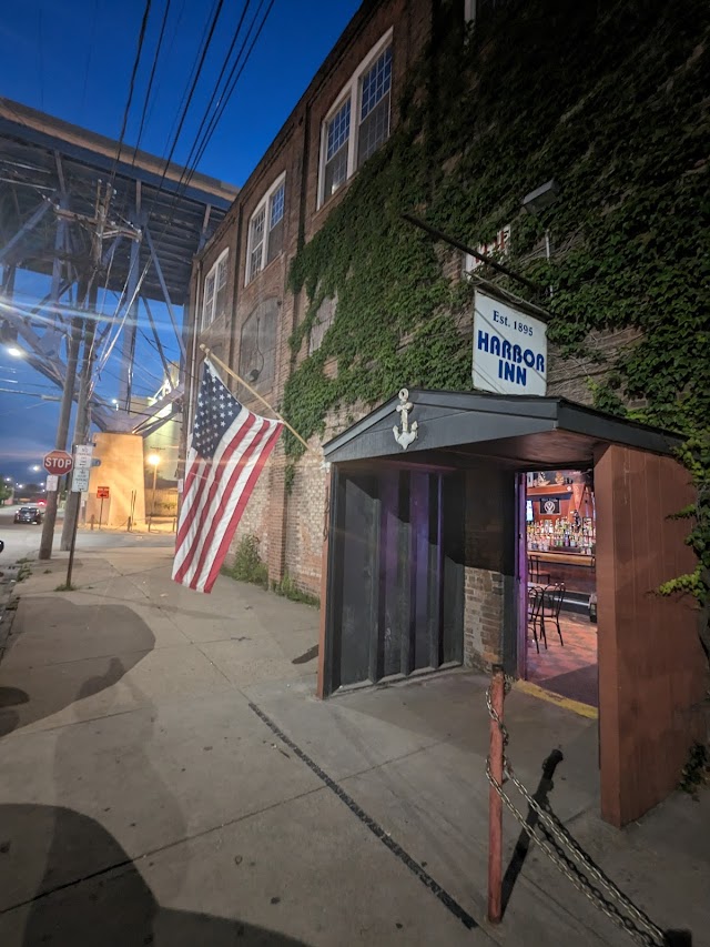 Harbor Inn