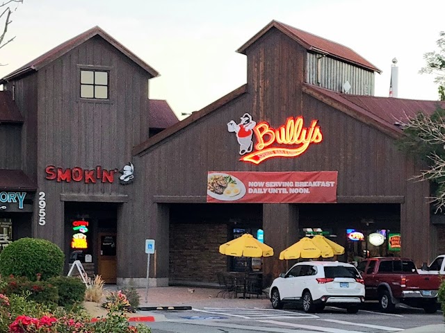Bully's Sports Bar & Grill (Pyramid)