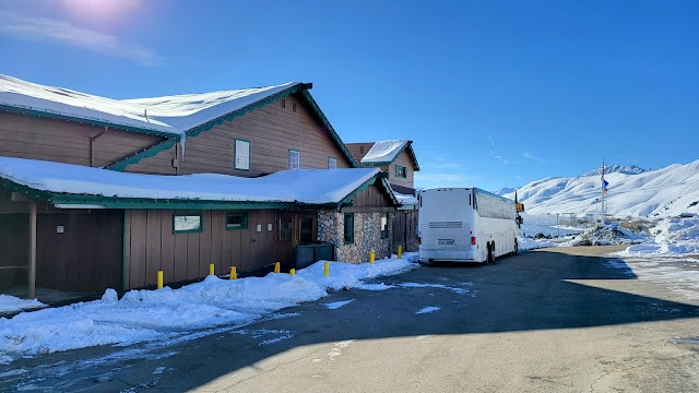 Topaz Lodge