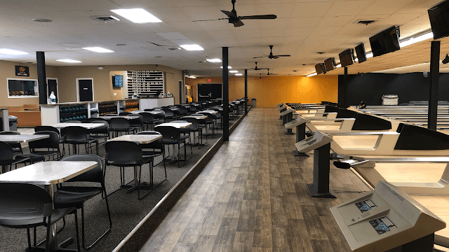 Gilly's Bowl & Grille
