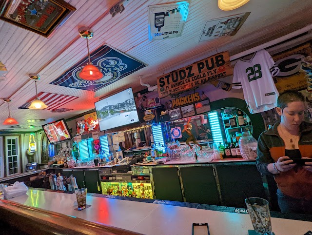 Studz Pub Sports Bar & Grill