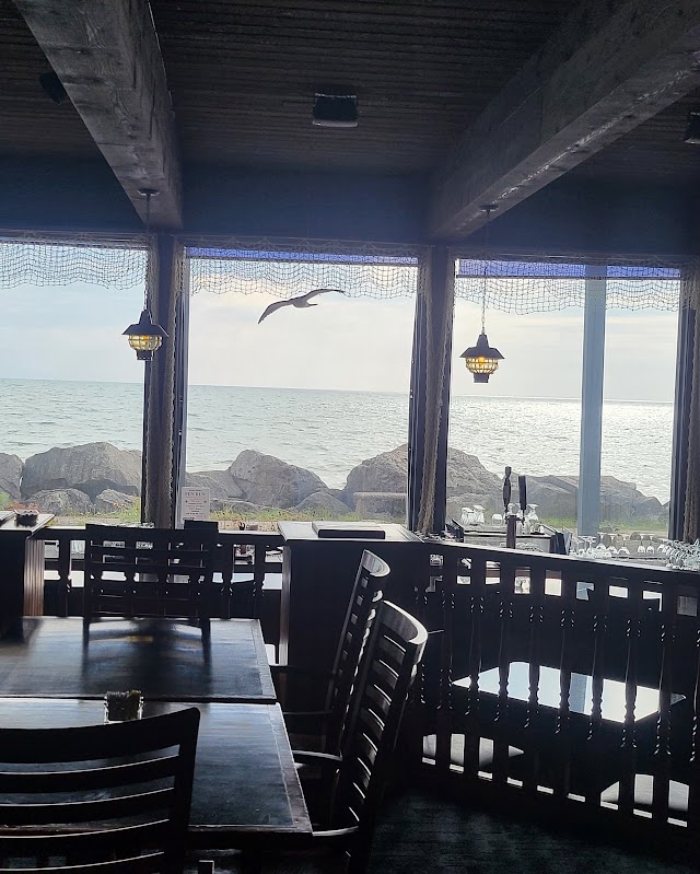 Lighthouse Inn / Water's Edge Restaurant