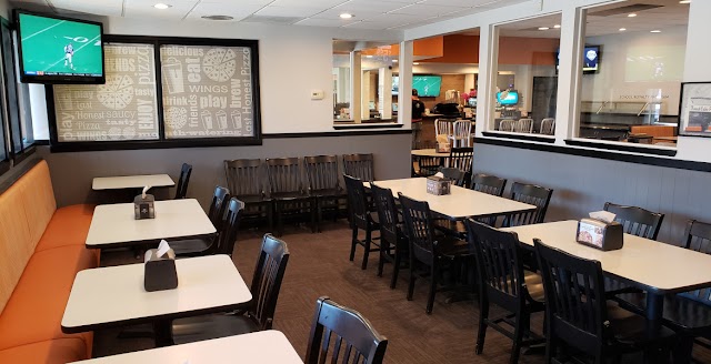 Round Table Pizza (Redwood Plaza)