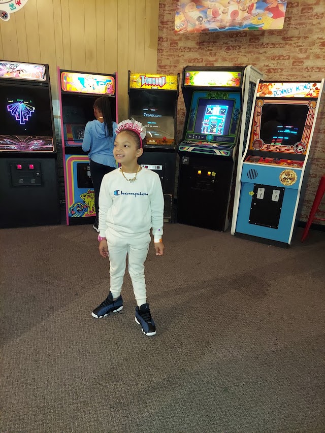 Old School Pinball & Arcade