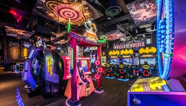 Lucky Strike / Jillian's Boston