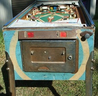 Image # 28546: Grand Slam Cabinet - Front 
(The color of the curved stripes do not match the game flyer and likely have faded.)