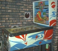 Image # 27569: Hi-Flyer Cabinet - Right 
(The protruding ball shooter rod has been removed from this game.)