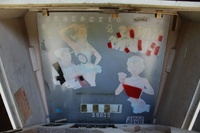 Image # 54262: Kings & Queens Inside Backbox 
(The backglass has been touched up. This image shows how the glass is mounted in the backbox.)