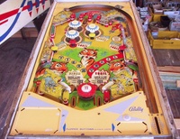 Image # 69105: Safari Playfield 
(The factory passive bumper between the flippers has been replaced by a pop bumper. Serial number 1354.)