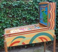 Image # 59945: College Daze Cabinet - Right 
(This game has a repainted backglass but is included here to show its other features. The left flipper should be white. Serial number 013073CD.)